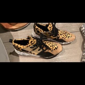 Steve Madden CLIFF ANIMAL sneakers- Womens size 10
